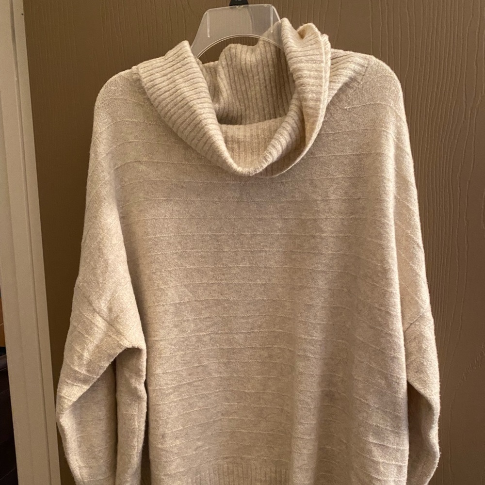 Old navy turtleneck sweater